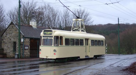 Blackpool tram No.280 - test running commences...